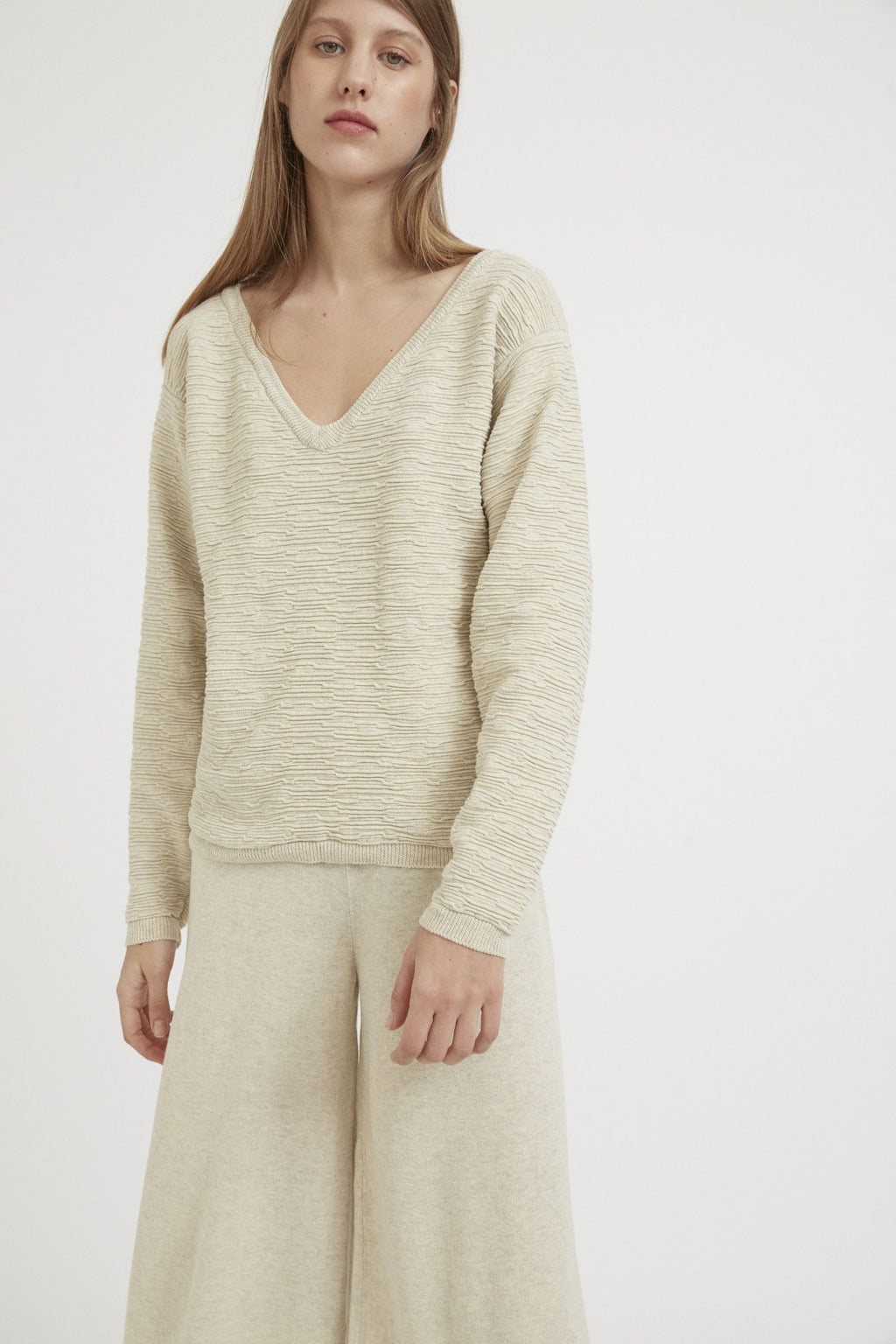 Women's Loose Fit Natural Cotton Bark Embossed Textured V-Neck Sweater