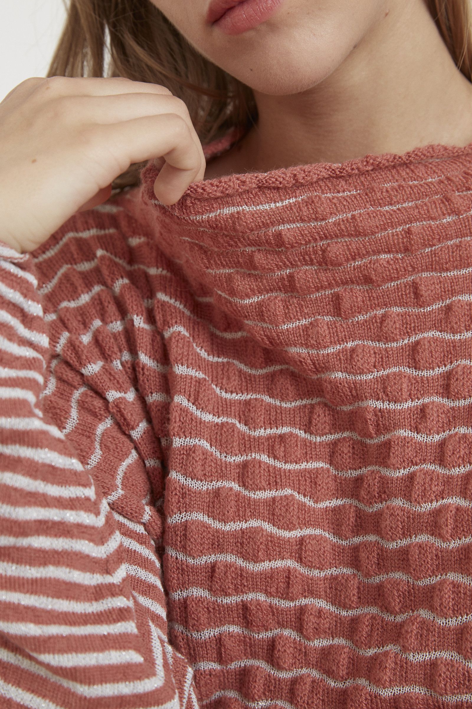 Luxurious Berries Loose-Fit Long Sweater: Soft Merino Wool, Camel Blend, Striped Sleeves