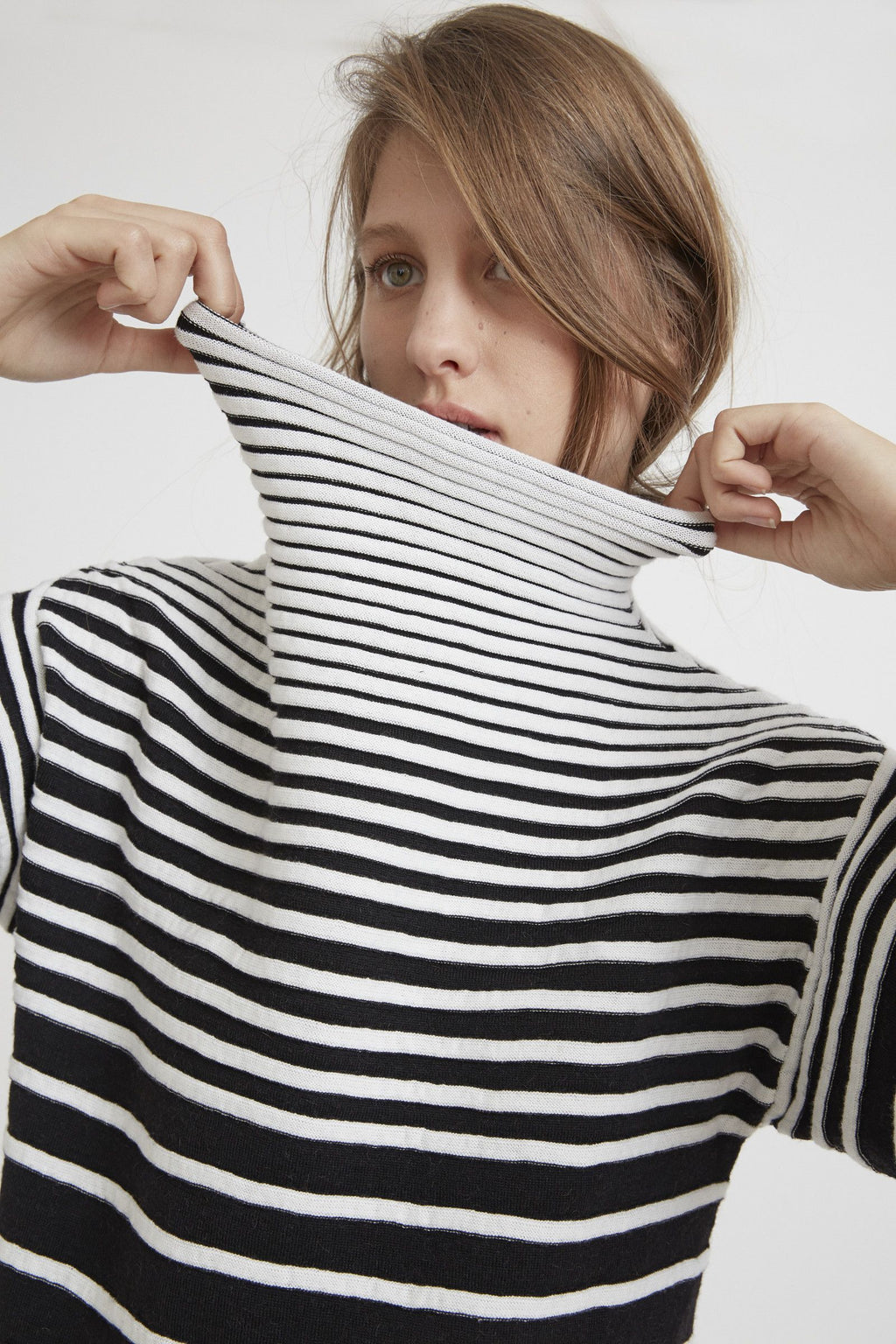 Luxurious Merino Wool Chimney Neck Sweater - Two-Tone Striped Loose Fit Knitwear