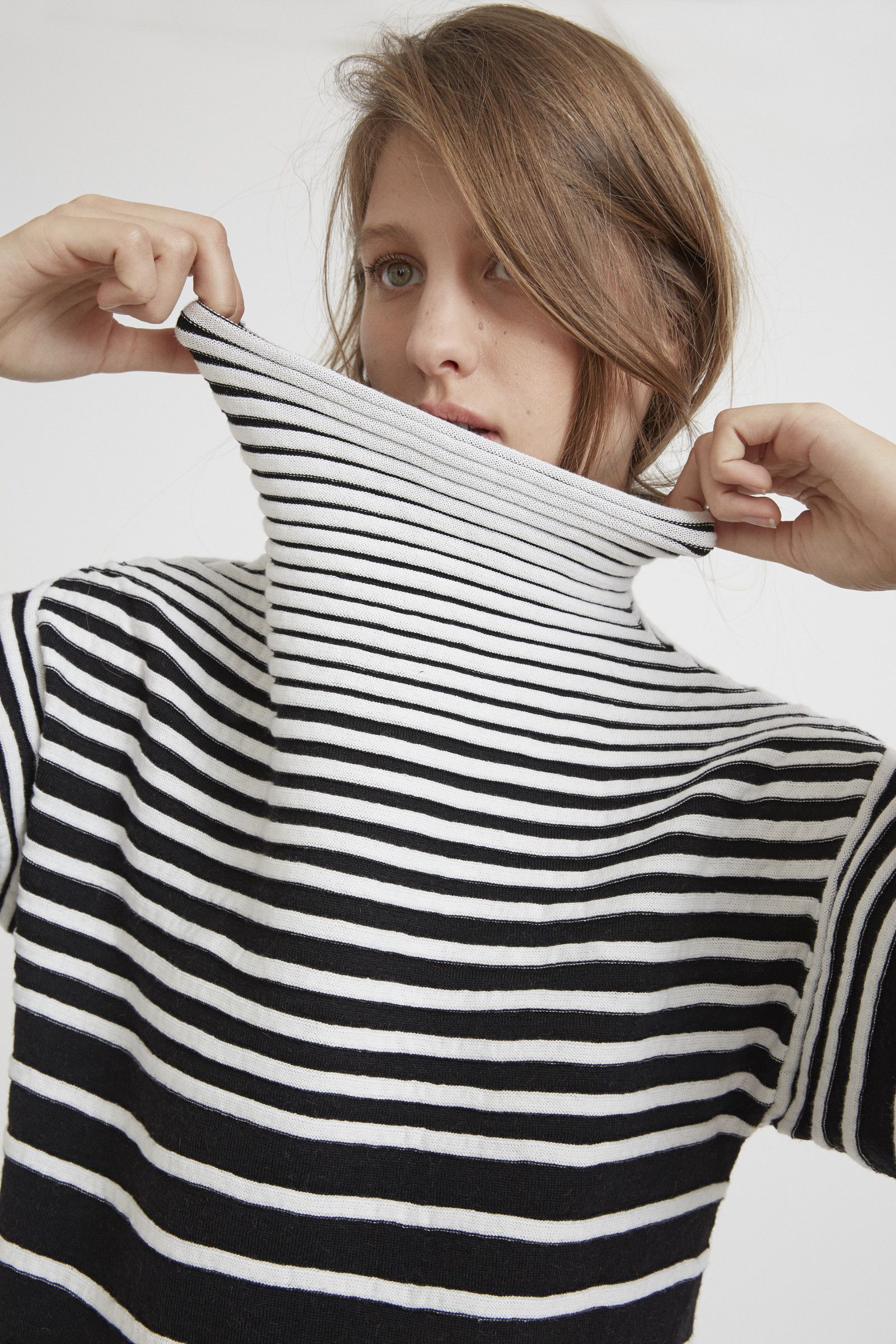 Luxurious Merino Wool Chimney Neck Sweater - Two-Tone Striped Loose Fit Knitwear