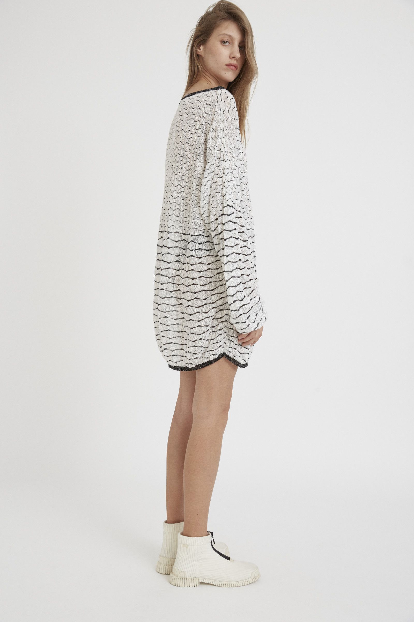 Elegant Oversize Snowflakes Sweater: Textured Cotton Viscose V-Neck Knitwear