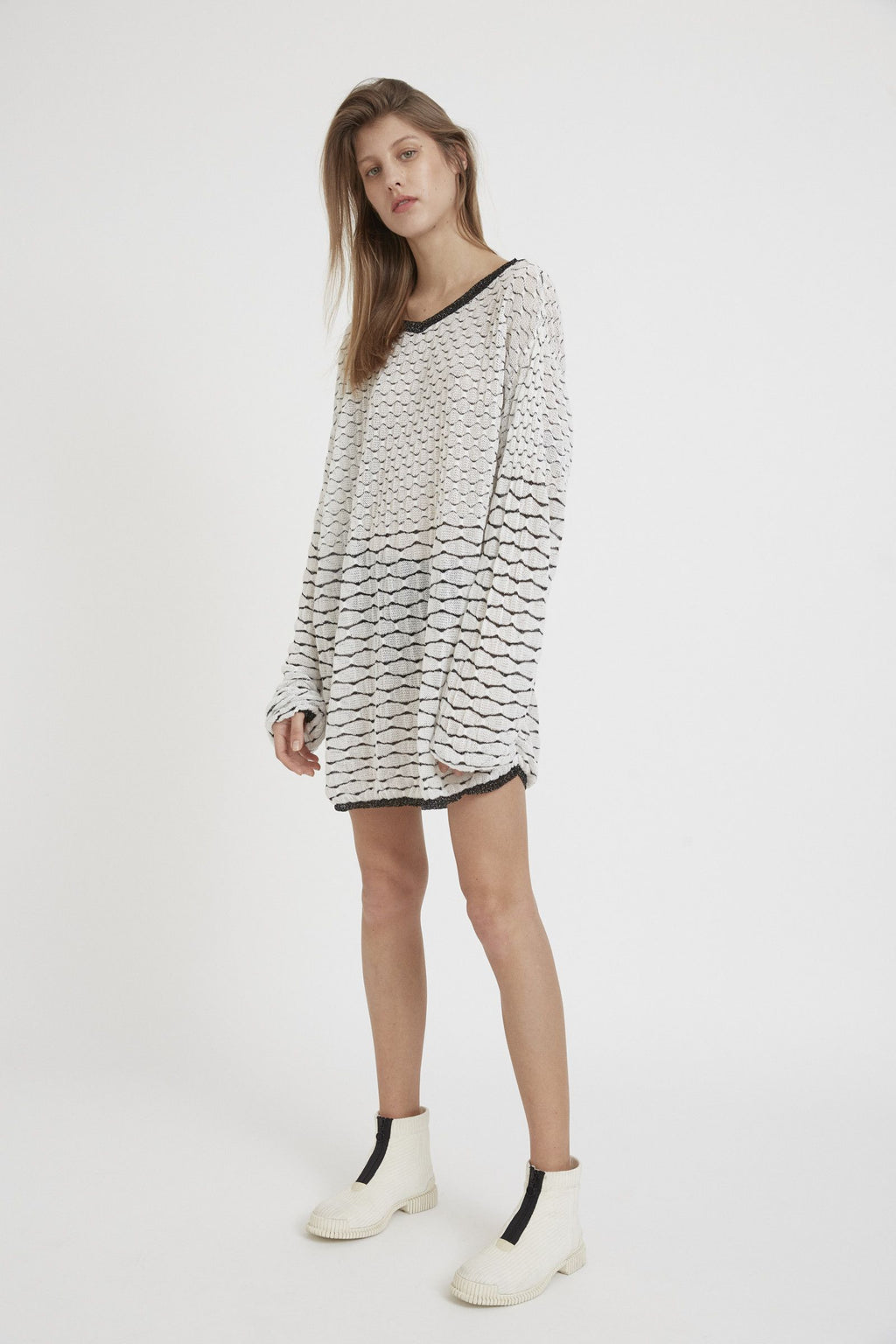 Elegant Oversize Snowflakes Sweater: Textured Cotton Viscose V-Neck Knitwear