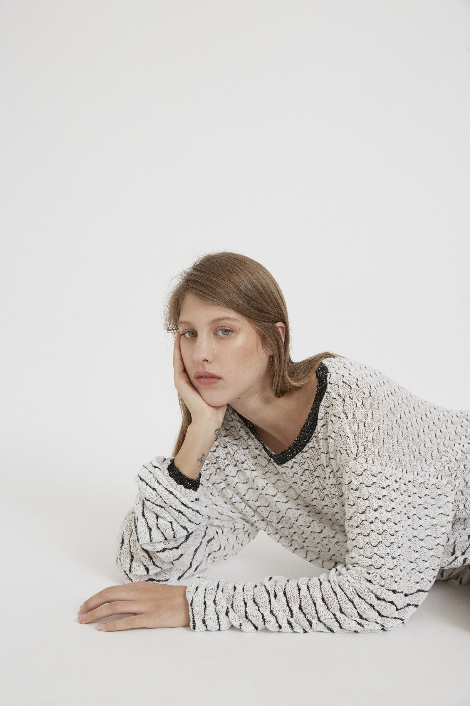 Elegant Oversize Snowflakes Sweater: Textured Cotton Viscose V-Neck Knitwear